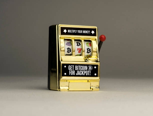 Crash game interface showing multiplier climb and cash-out button